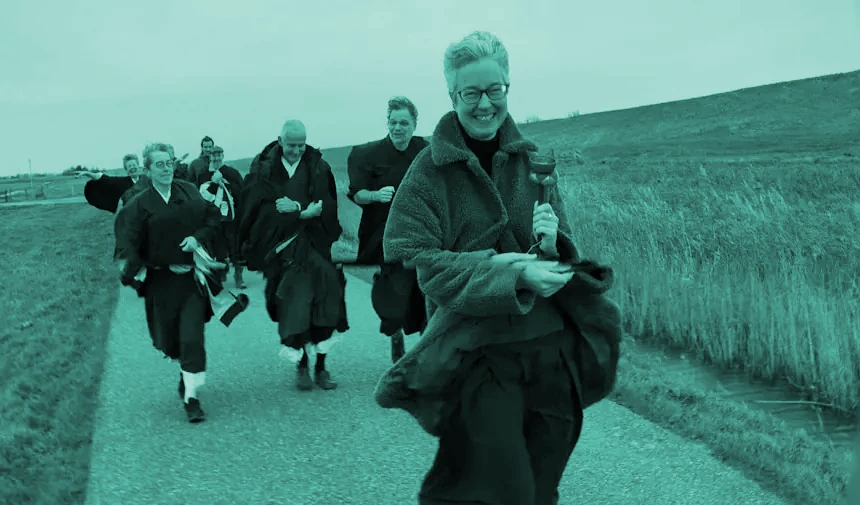Pratiquez zazen : posture assise, respiration lente et esprit présent pour éveiller corps et esprit au moment présent.